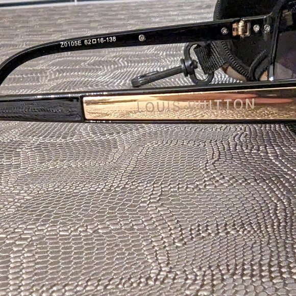LOUIS VUITTON Evidence Sunglasses!! - Picture 6 of 7